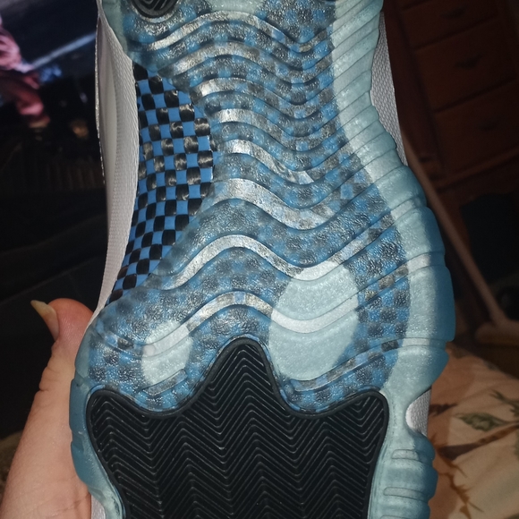 Jordan Jubilee 11s & white legend blue 11s - Picture 6 of 10